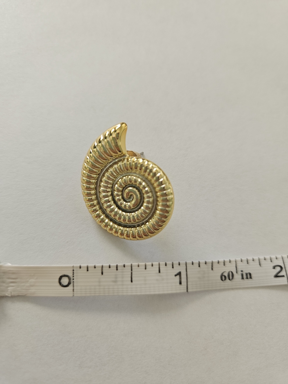 Gold Shell Stud Earrings Retro 80s Feminine Preppy Work Business Casual - Picture 4 of 4
